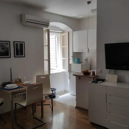 Diocletian's Resting Nest Appartement